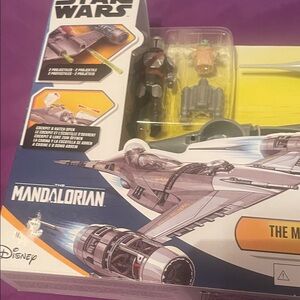 Star Wars The Mandalorian Playset with Purple Packaging and Green Grogu Figure